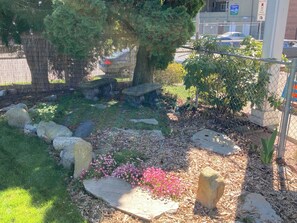 Property grounds - Beautiful 3-bedroom house in welcoming Seattle (Seattle)