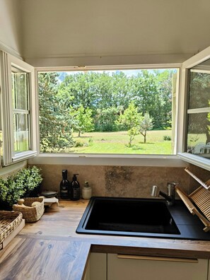 Microwave, oven, dishwasher, coffee/tea maker - Villa on a shaded hectare in Provence Verte (Nans les Pins)