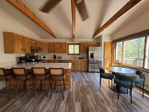 Private kitchen - Everpine - Borders National Forest & Starlink (Bailey)