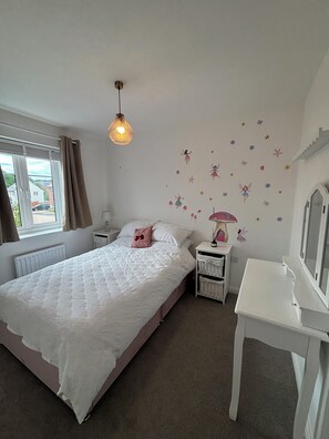 2 bedrooms, iron/ironing board, WiFi, bed sheets - Fun house in Chiami (Chichester)