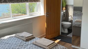 3 bedrooms, iron/ironing board, bed sheets