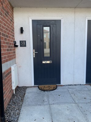 A black door with a small window, a mailbox, and a number plate. - Lakeland Lettings in the heart of Barrow with view of the Reservoir (Barrow-in-Furness)