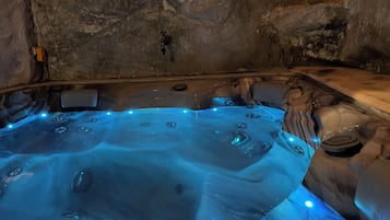 Indoor spa tub