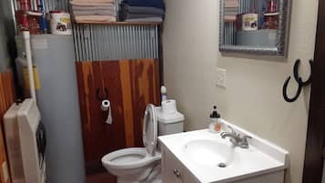 Dusche, Handtücher, Seife, Toilettenpapier
