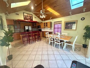 Dining - Elegant 3BR Apt / 4 Beds / 2 Bath / Wi-Fi / Free Parking (Owings Mills)