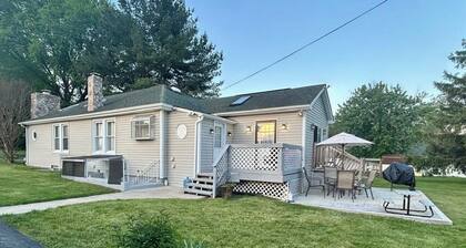 Elegant 3BR Apt / 4 Beds / 2 Bath / Wi-Fi / Free Parking