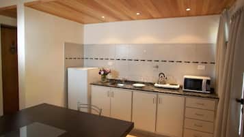 Estudio superior, vista al jardín | Cocina privada