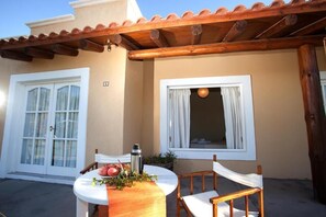 Bungalow, Garden View | Outdoor dining - Cabañas El Valle (San Rafael)