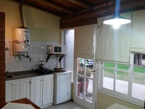 Standard Suite, Garden View | Private kitchen - Cabañas El Valle (San Rafael)