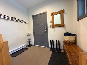 Interior - Fabulous 3-bedroom house at Silver Star Mountain perfect for family getaways. (Vernon)