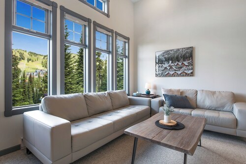Fabulous 3-bedroom house at Silver Star Mountain perfect for family getaways.
