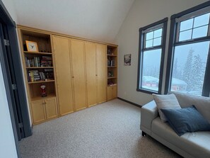 Living area - Fabulous 3-bedroom house at Silver Star Mountain perfect for family getaways. (Vernon)