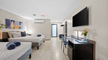 In-room safe, free WiFi, bed sheets