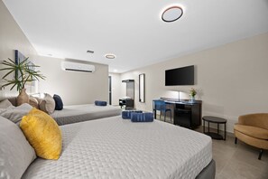 In-room safe, free WiFi, bed sheets