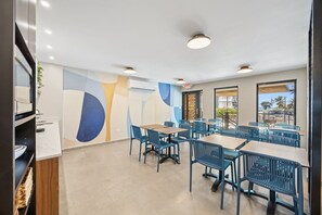 Dining - OB | Double Queen Suite (Carolina)