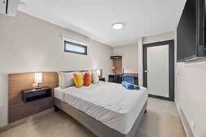 1 bedroom, in-room safe, free WiFi, bed sheets - Isla Verde Ocean Breeze | Luxury Beach Suites 2E (Carolina)