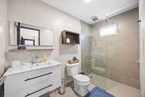Shower, hair dryer, towels, soap - Isla Verde Ocean Breeze | Luxury Beach Suites 2E (Carolina)