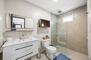 Shower, hair dryer, towels, soap - Isla Verde Ocean Breeze | Luxury Beach Suites 2E (Carolina)