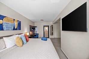 In-room safe, free WiFi, bed sheets