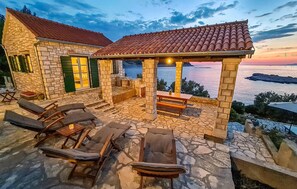 Outdoor dining - Nice home in Vela Luka with WiFi (Vela Luka)