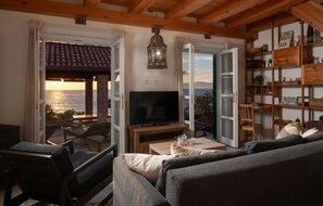 Smart TV, fireplace - Nice home in Vela Luka with WiFi (Vela Luka)