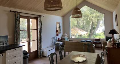 Villa 8 people sea view, 30 meters from the beach. Direct access from the garden.