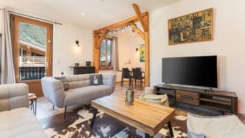 TV, fireplace, offices