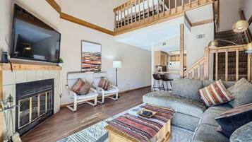Condo, Multiple Beds, Balcony, Mountain View (A-F-MSF258) | Living area