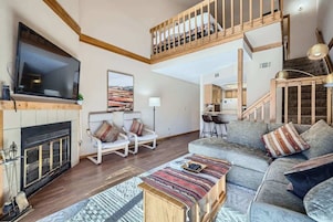 Condo, Multiple Beds, Balcony, Mountain View (A-F-MSF258) | Living area