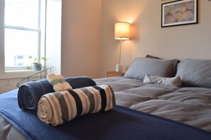 2 bedrooms, desk, iron/ironing board, free WiFi
