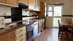 Fridge, microwave, oven, stovetop - Old Town Albufeira Retreat (Albufeira)
