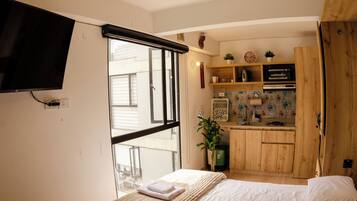 Apartamento Confort, 1 cama doble, cocina básica, vistas a la ciudad | Escritorio y wifi gratis