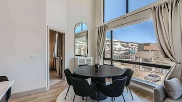 Condo, Multiple Beds, Patio, Mountain View (A-S-W4S305) | Interior