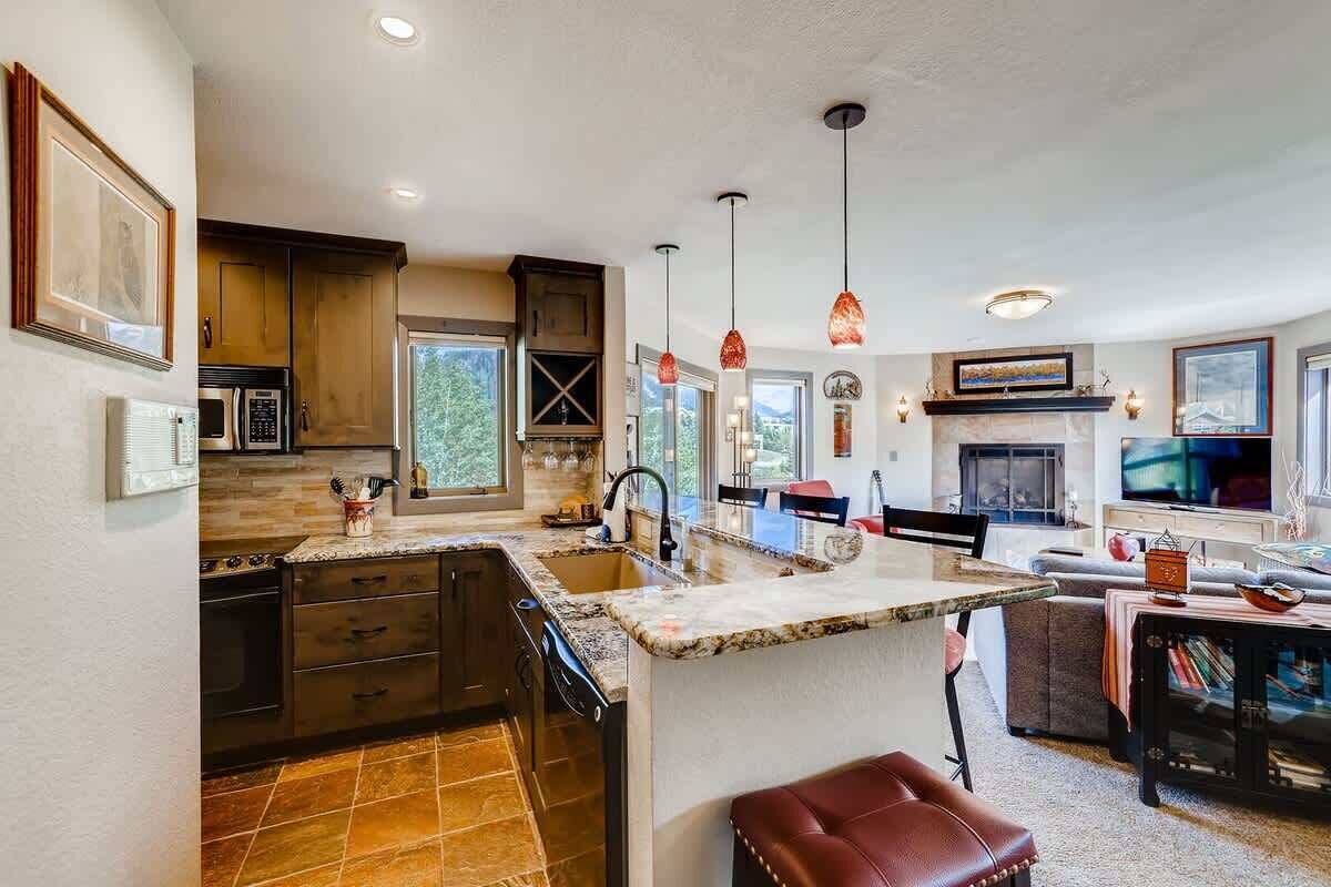 Condo, 1 King Bed with Sofa bed, Balcony, Mountain View (A-K-FF42E) | Private kitchen
