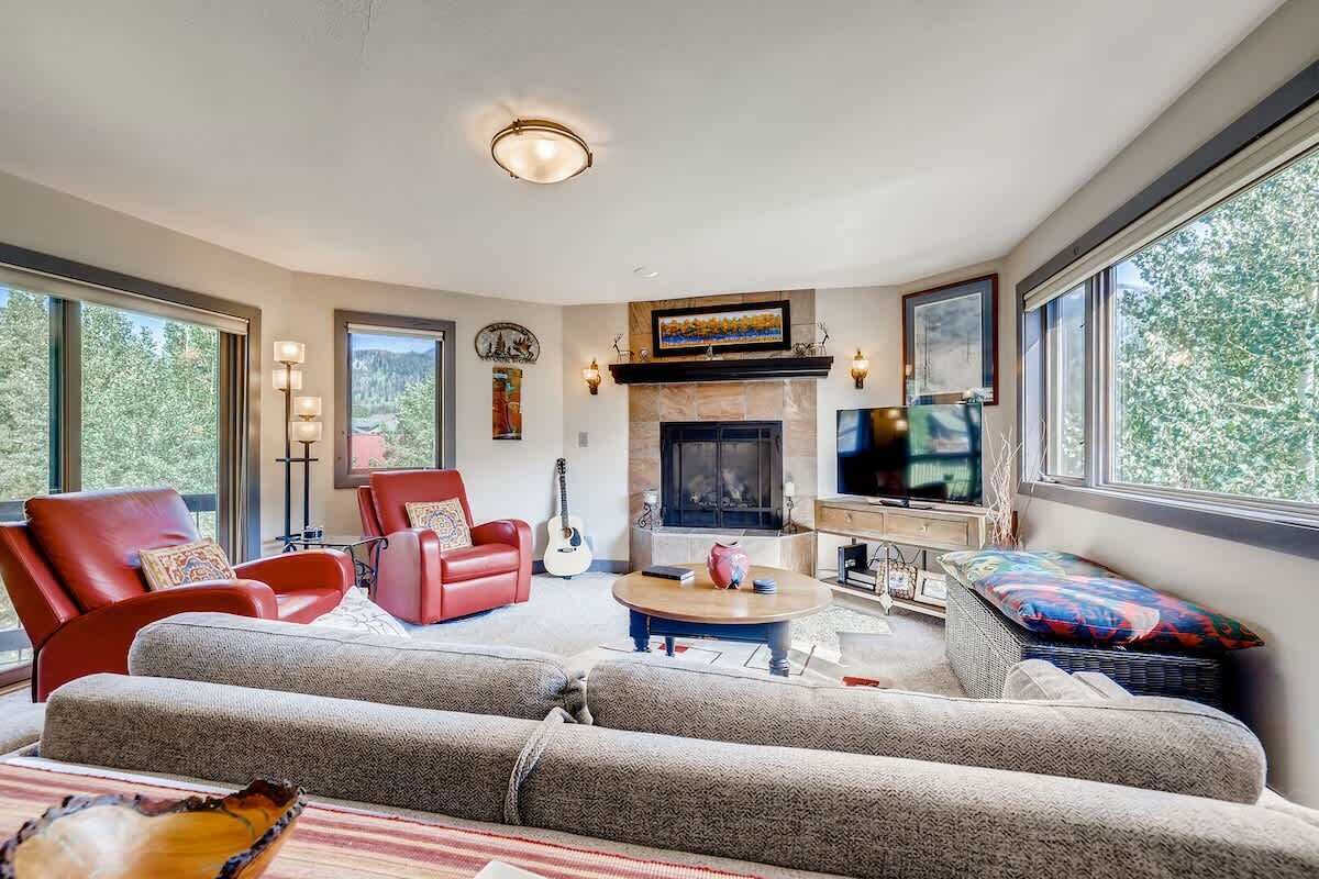 Condo, 1 très grand lit et 1 canapé-lit, balcon, vue sur la montagne (A-K-FF42E) | Aire de séjour