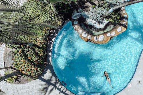 5 outdoor pools, open 9:00 AM to 6:00 PM, cabanas (surcharge)