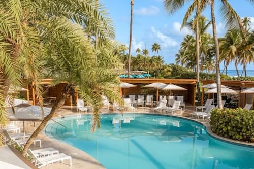 5 outdoor pools, open 9:00 AM to 6:00 PM, cabanas (surcharge)