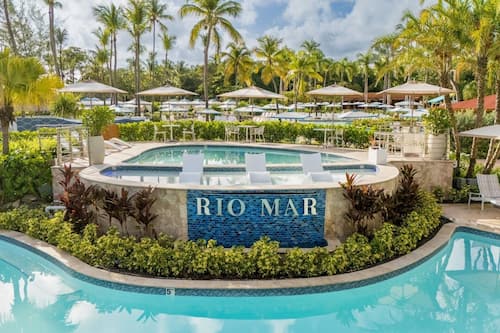 5 outdoor pools, open 9:00 AM to 6:00 PM, cabanas (surcharge)
