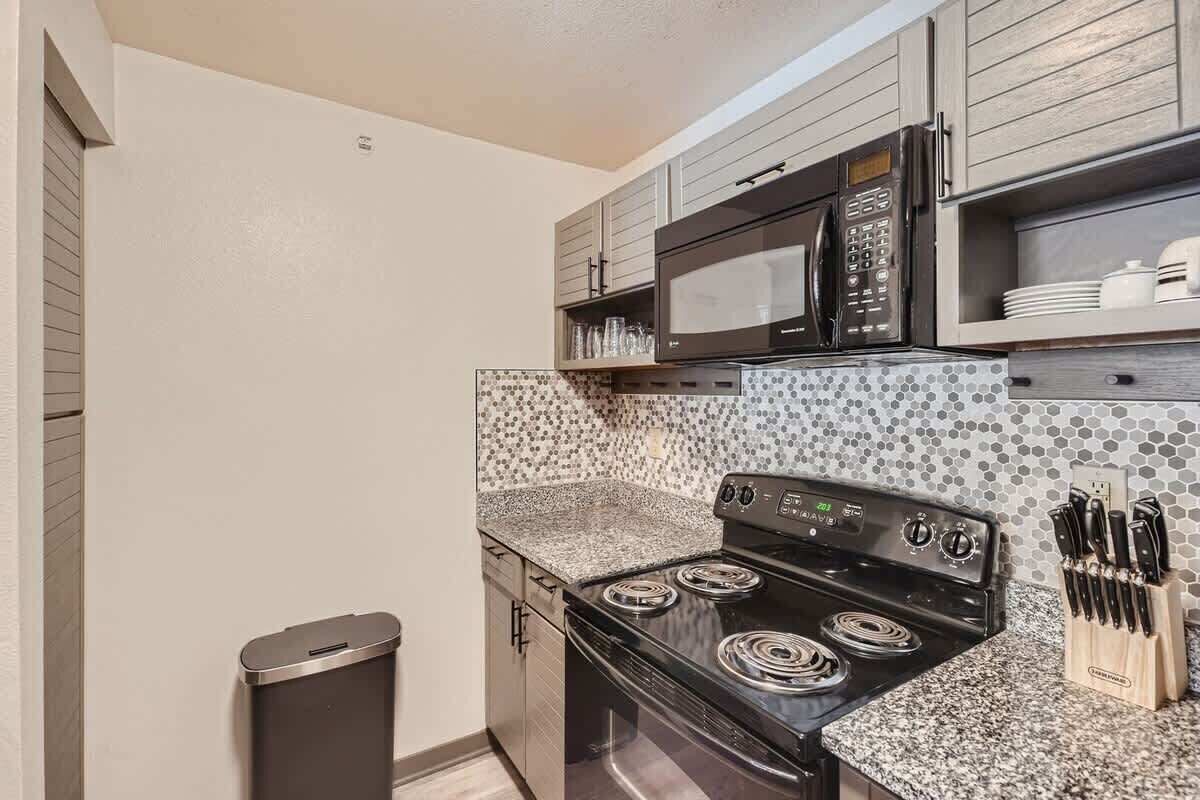 Condo, Multiple Beds, Balcony, Mountain View (A-K-LFT202) | Private kitchen