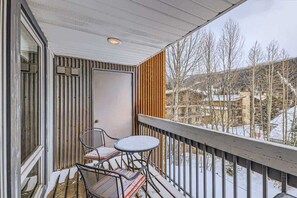 Condo, Plusieurs lits, balcon, vue sur la montagne (A-K-LFT202) | Vue de la chambre