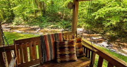 New! Creekside Cabin -Private with hot tub, serene setting - New River Gorge