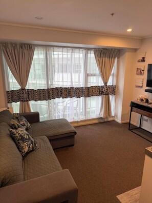 Living area - Auckland City 2 Bed Room Apartment+FREE Car Park 
Walking distance to everything (Auckland)