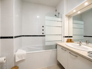 Hair dryer, towels - La Corbeilloise - Balcon - Parking (Saint-Denis)