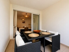 Dining - La Corbeilloise - Balcon - Parking (Saint-Denis)