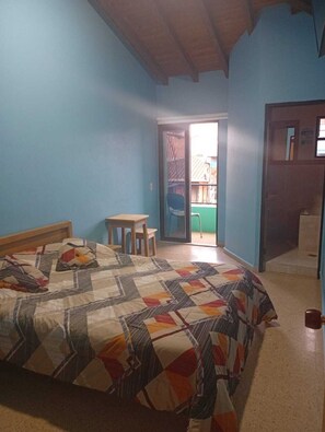 Habitación Confort doble, vistas al parque | Espacio para trabajar con un portátil y wifi gratis