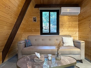 Chalet, River View | Living area