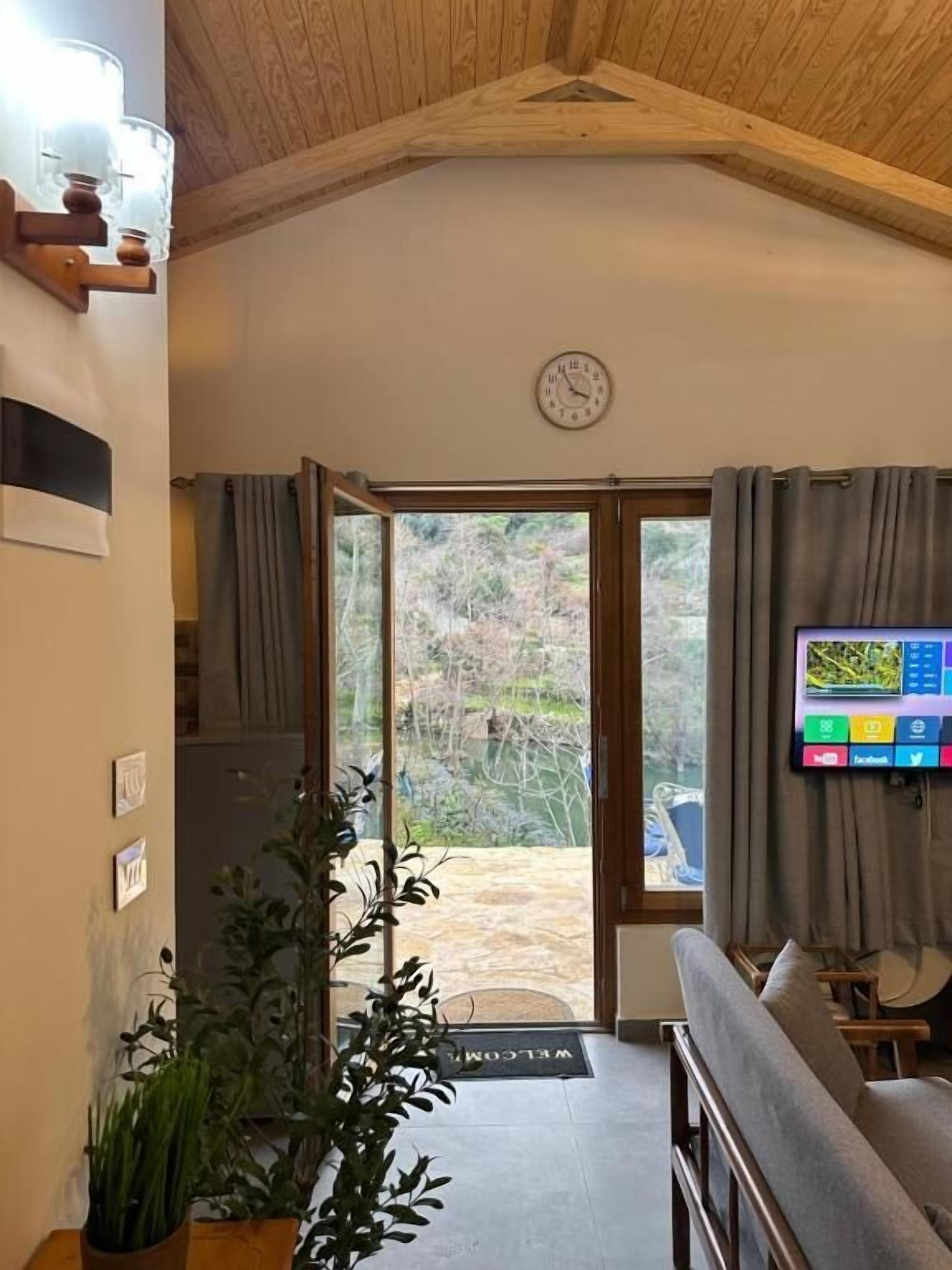 Comfort Chalet, Private Pool, River View | Interior
