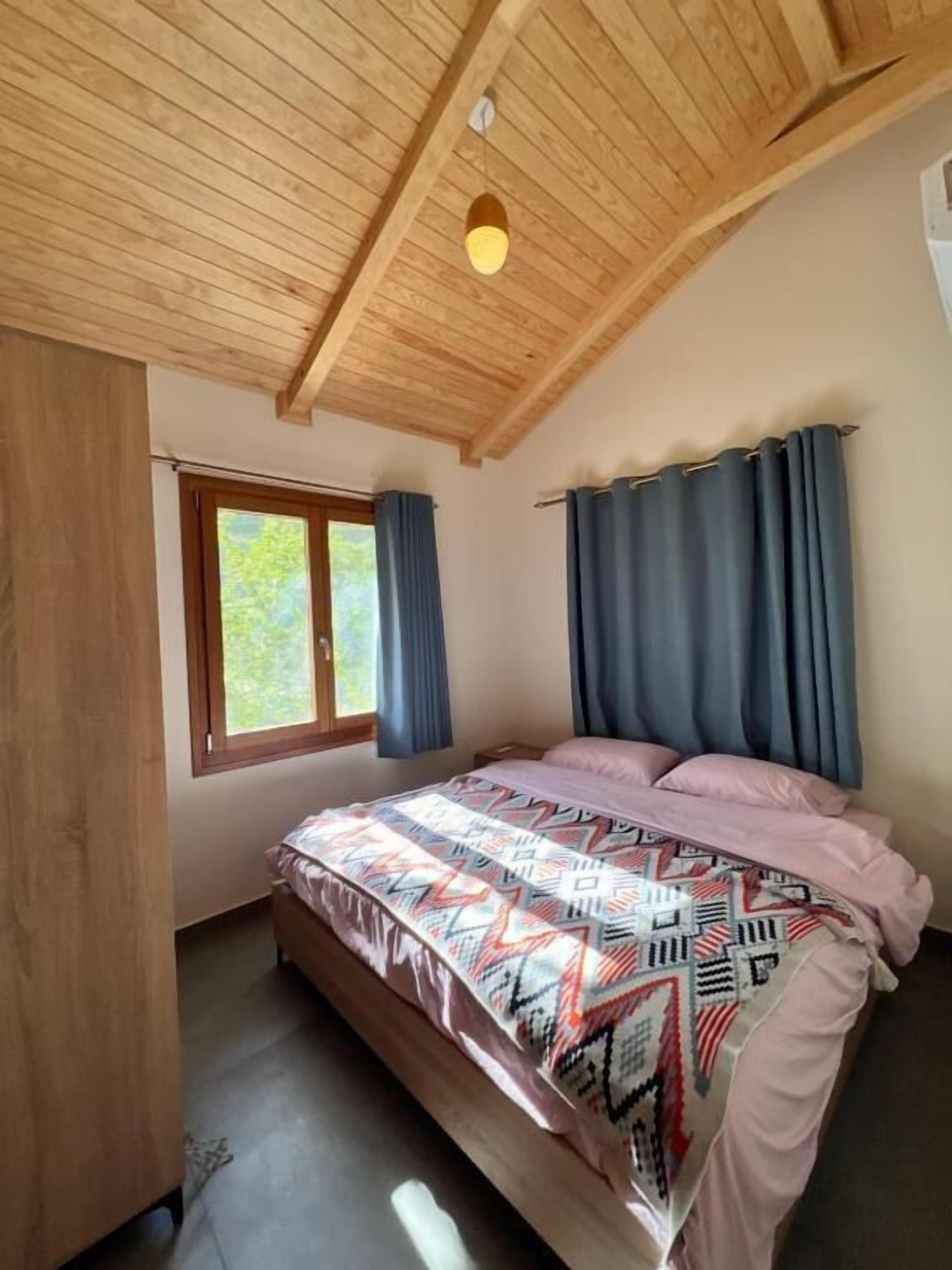 Superior Chalet, River View | Soundproofing, free WiFi