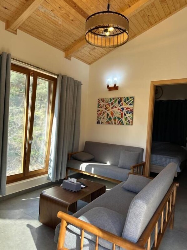 Chalet Confort, piscine privée, vue sur le fleuve | Aire de séjour