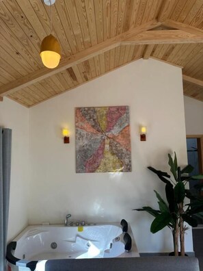 Superior Chalet, River View | Bathroom - Riverside Jahliye (Jahliyeh)